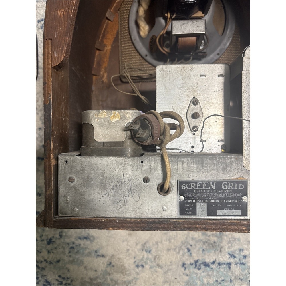 Gloritone Model 26-P 1931 Cathedral Face Looks Complete But Not Working - Picture 13 of 16